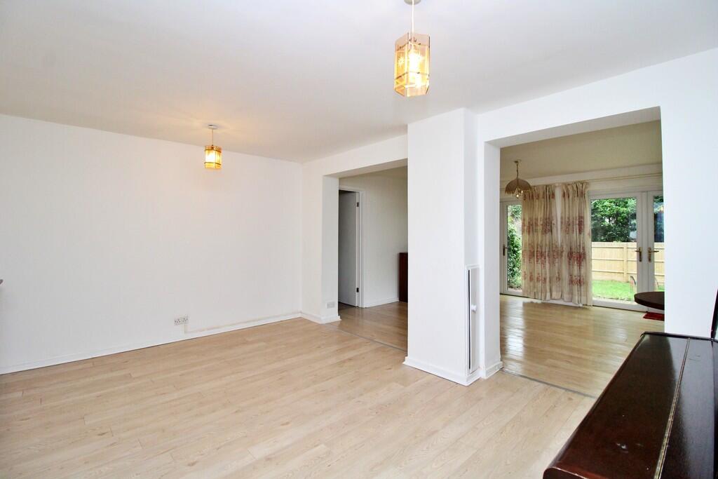 Moat Farm Drive, Hillmorton  photo 3