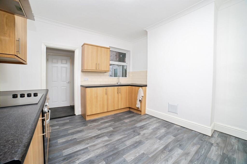 Lucknow Drive, Sutton-In-Ashfield photo 2