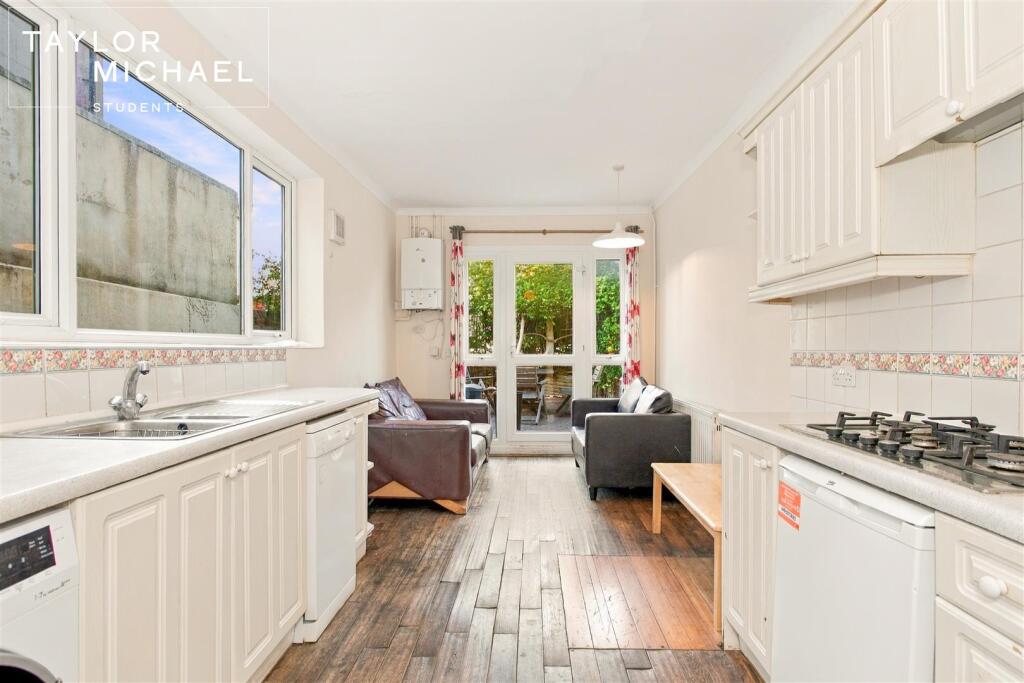 6 bedroom terraced house for rent