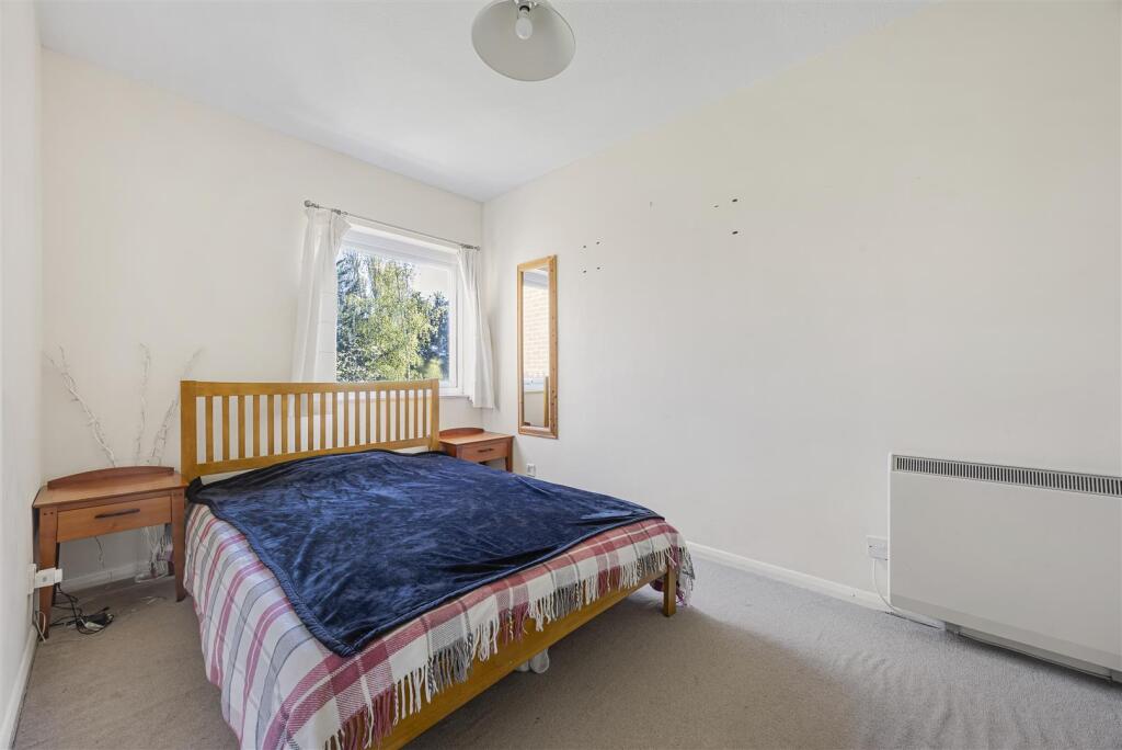 Apartment in Reading - View 5