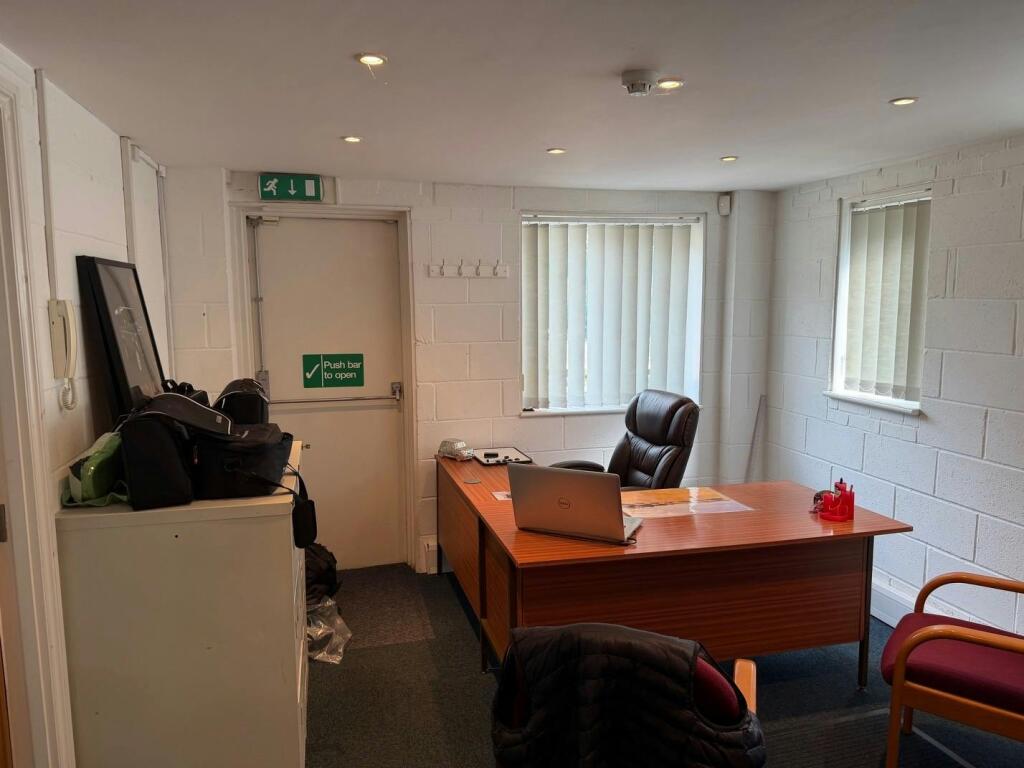 Office 2.jpg