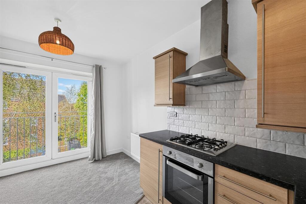 Apartment in Trafford, Broadheath - More