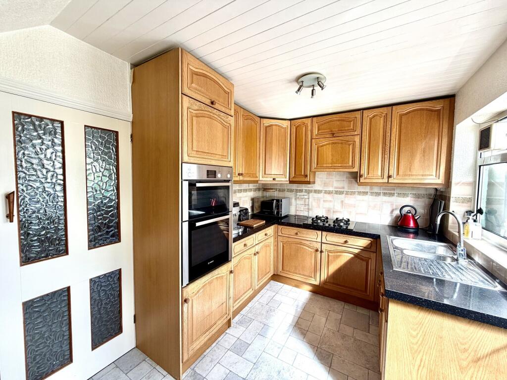House in London, Royal Borough of Kingston upon Thames - View 3