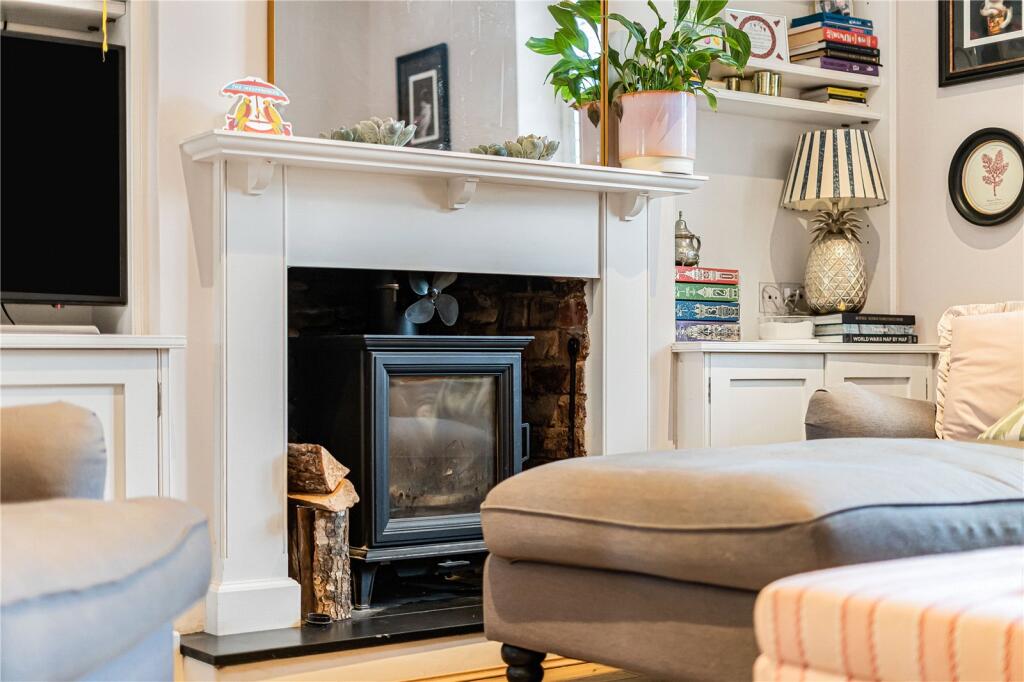 House in Gloucester - View 5