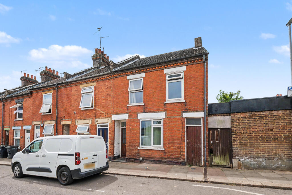 Main image of property: 154 New Town Street, Luton, LU1 3EF