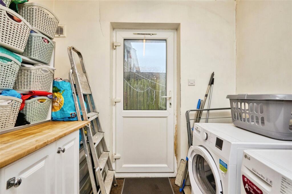 Nodes Road, Cowes, Isle of Wight, PO31 - View 4