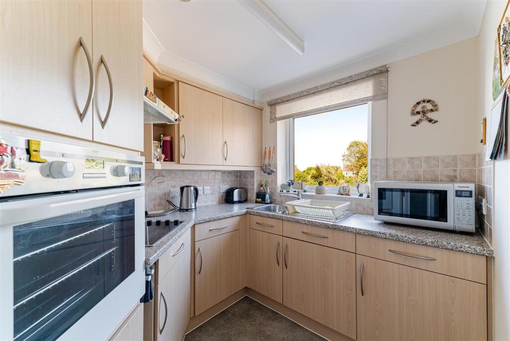 Apartment in Weston-super-Mare, Mead Vale, Preanes Green - View 4