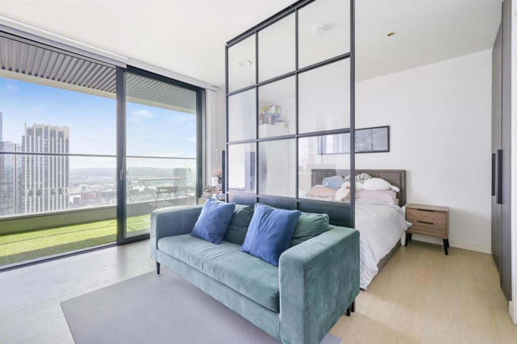 Main image of property: Hobart Building, Canary Wharf, E14