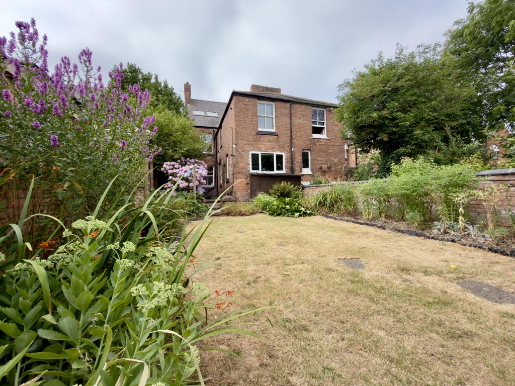 House in Nottingham, Beeston - More