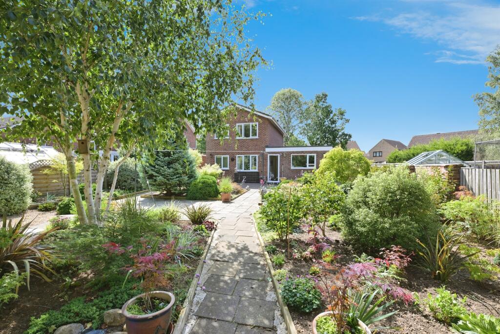 House in Peterborough, Orton Longueville - View 4