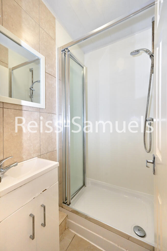 4 bedroom maisonette for rent