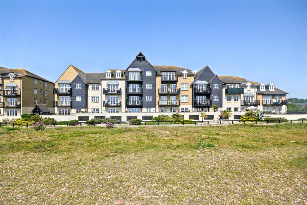 Apartment in Eastbourne, East Sussex - View 2