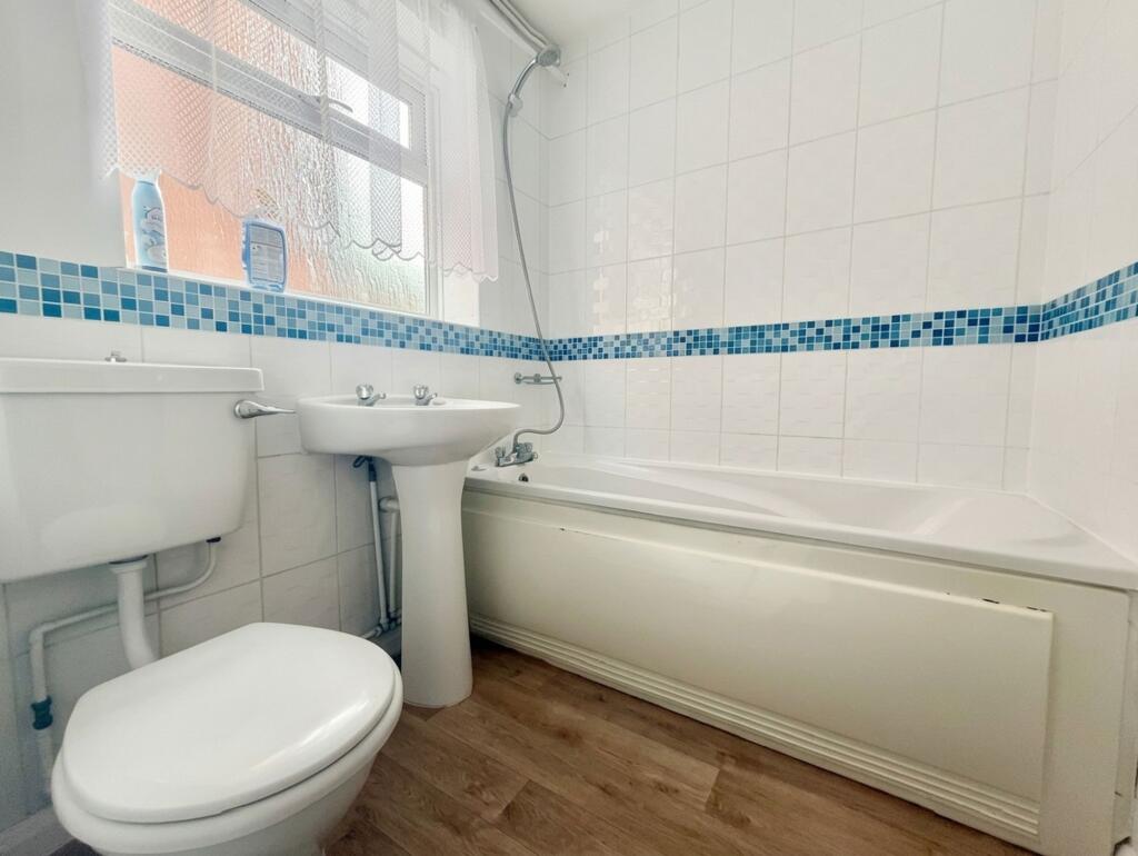 Apartment in Tonbridge and Malling, Higham Wood - View 2