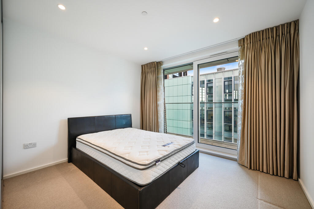 Apartment in London - More