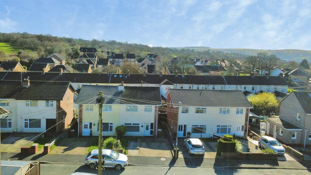 3-bed semi-detached on The Spinney, Pontllanfraith, £230,000