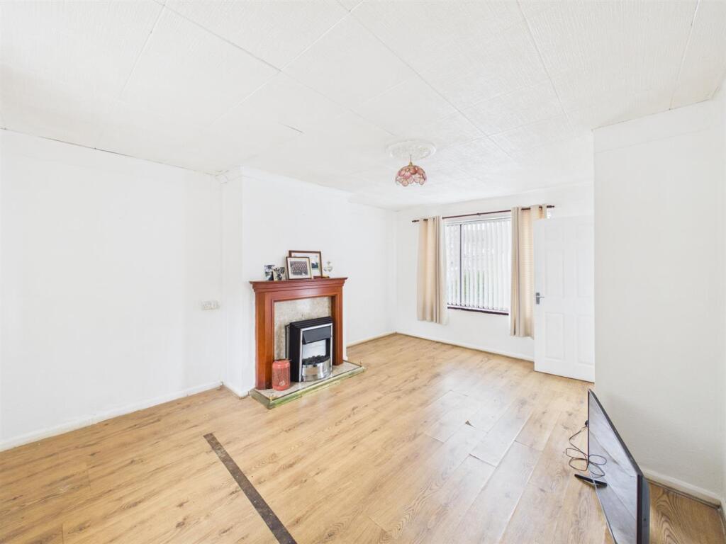 House in Llanelli, Sandy - More