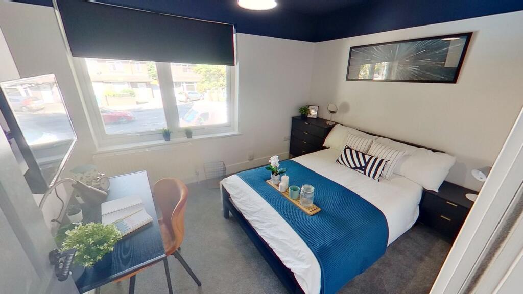 Beeston Road, Nottingham, Nottinghamshire, NG7 - More