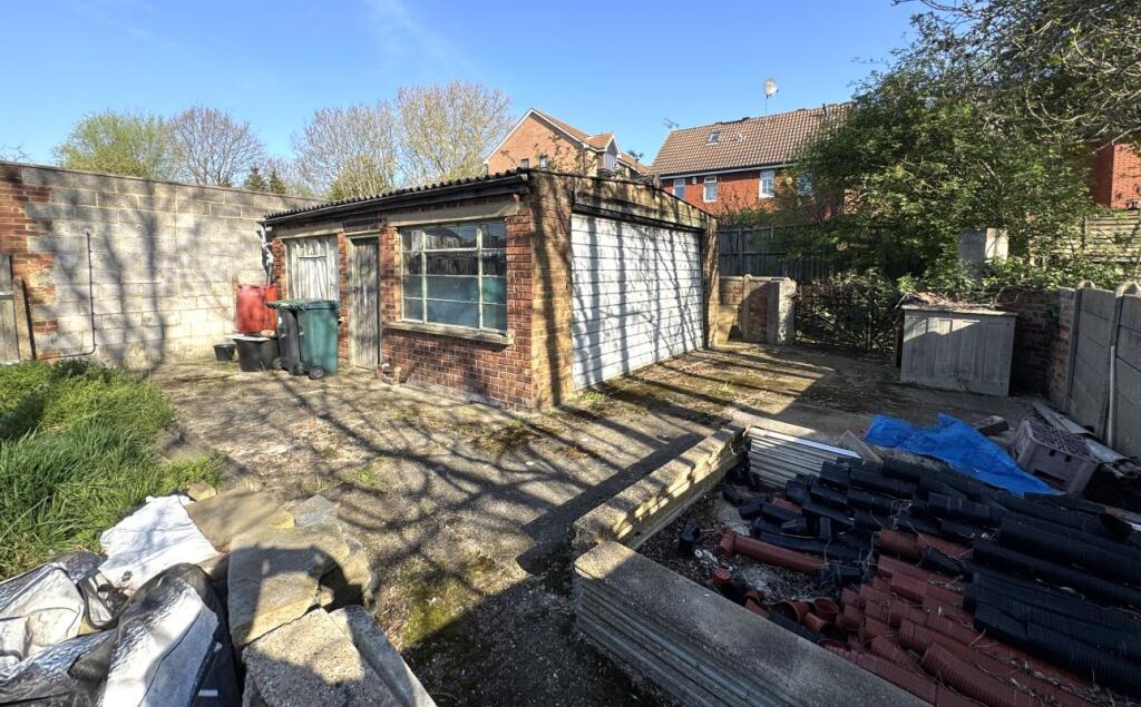 Main image of property: Garage/Workshop and Land Rear of, 110 Somerset Road, Enfield, EN3 6HU