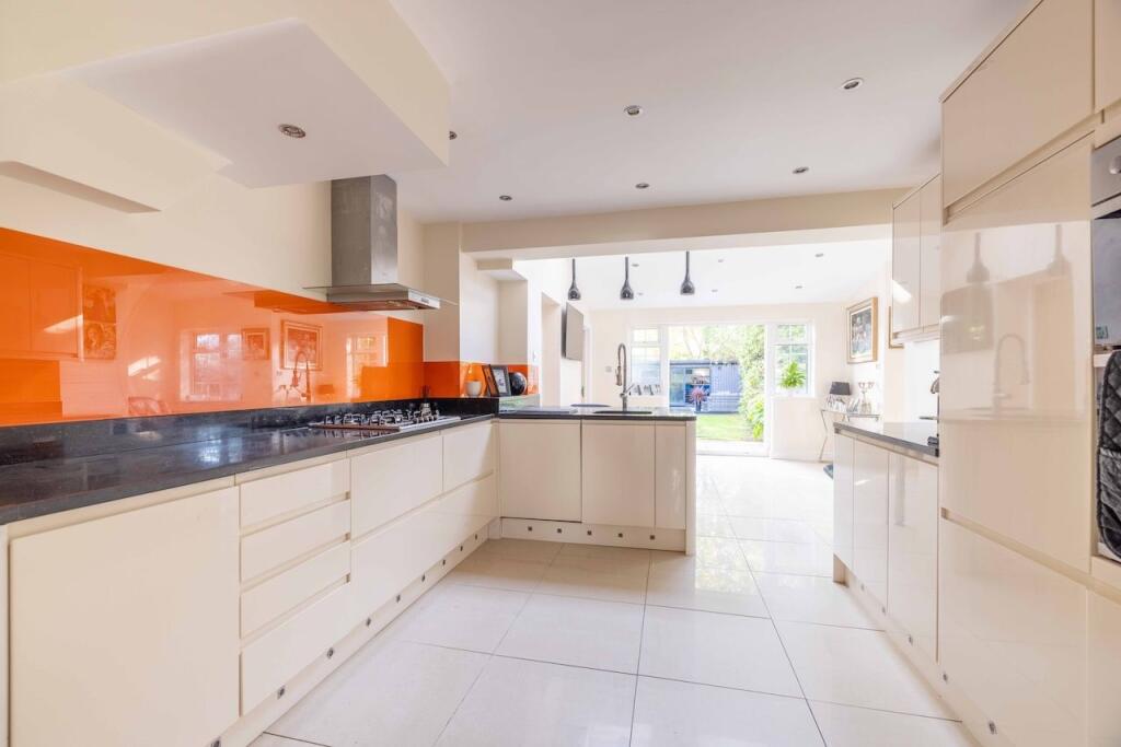 House in Slough, Stoke Poges - View 2