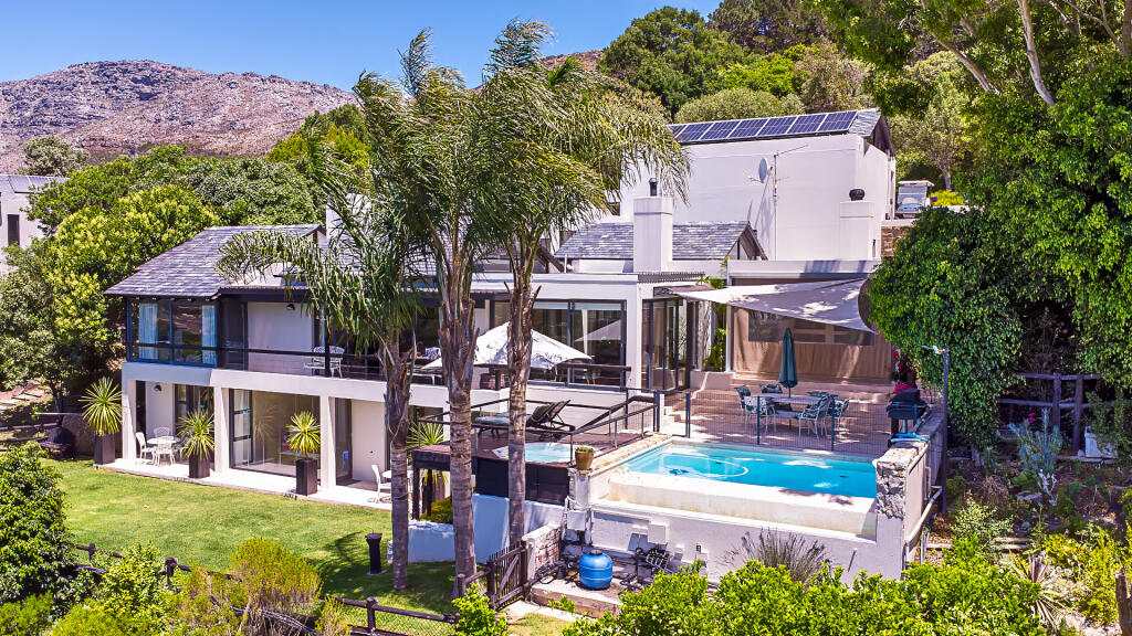 Main image of property: South Africa, Western Cape, Steenberg Golf Estate