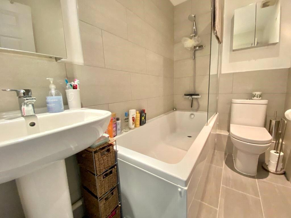Apartment in Wokingham - View 5