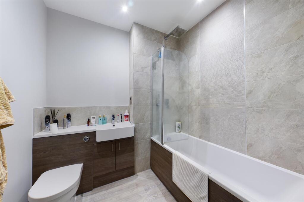 Apartment in Redhill - View 5