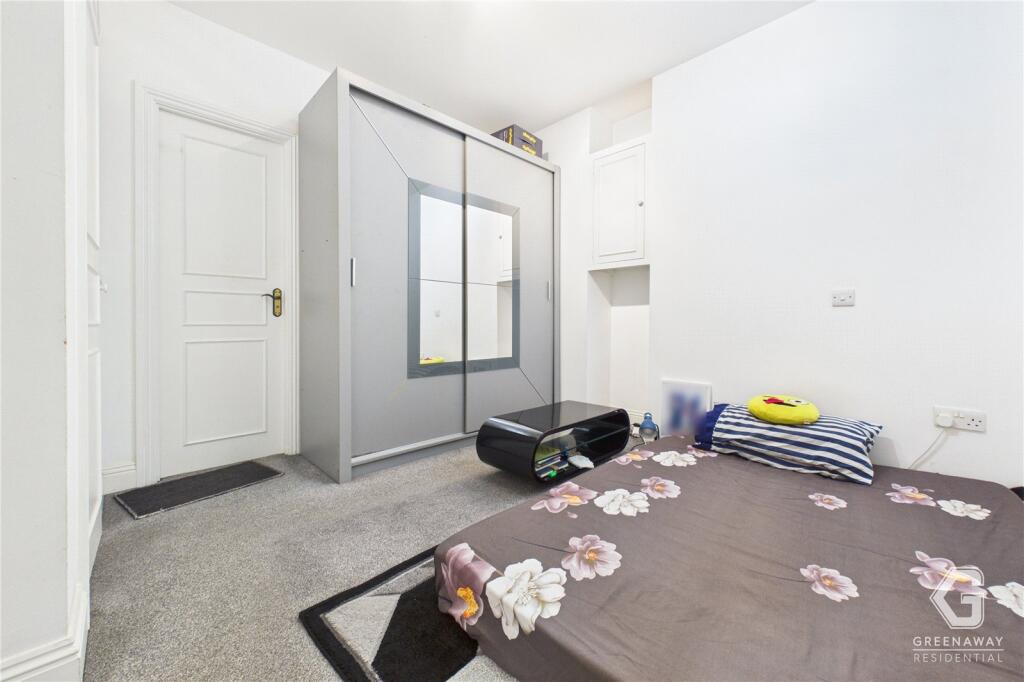 Apartment in Redhill - View 4