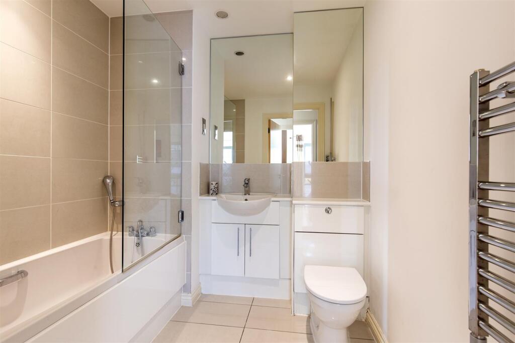 Apartment in London - More