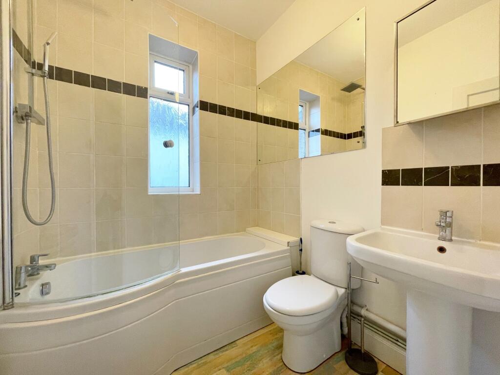 House in Glasgow, Kessington, East Dunbartonshire - More