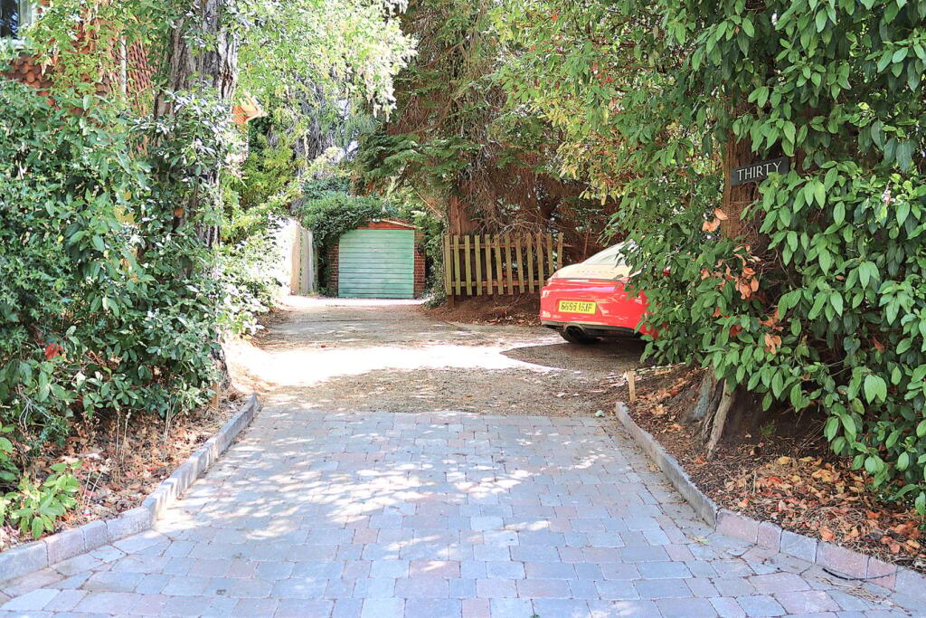 Salisbury Road, Farnborough, GU14 - View 4