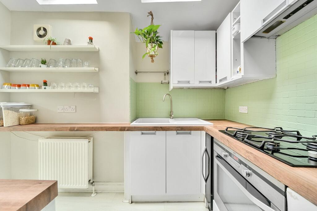 House in Elmbridge, Surrey - More