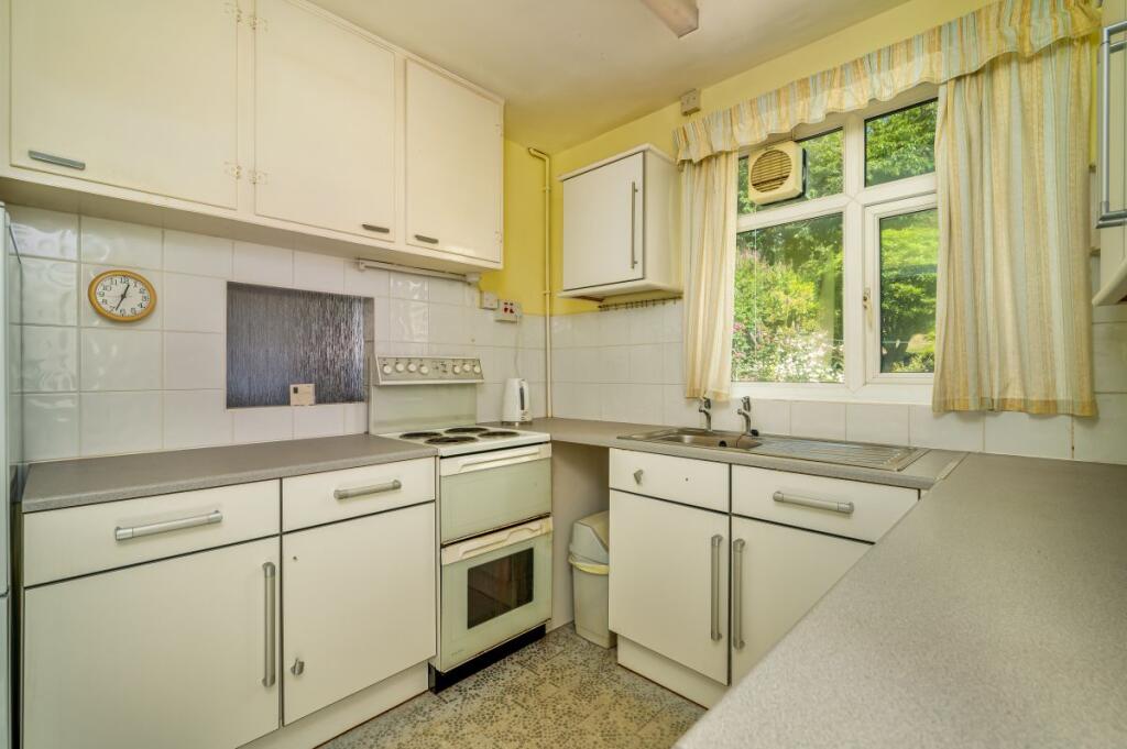 Bradford Road, Birkenshaw - View 3