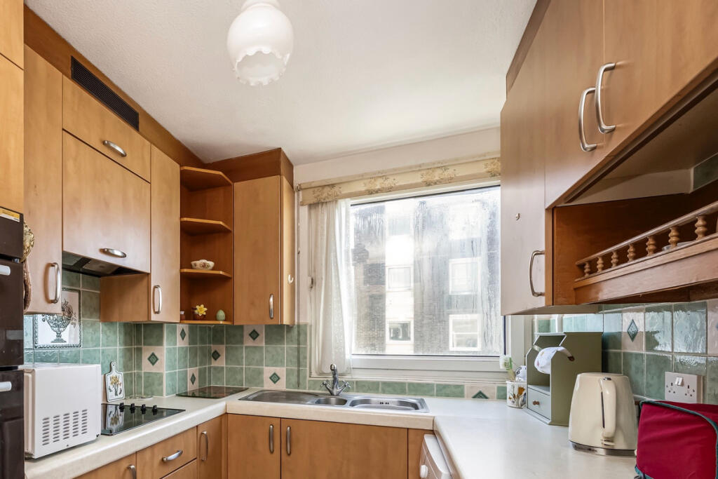 Apartment in Worthing, West Worthing - View 4