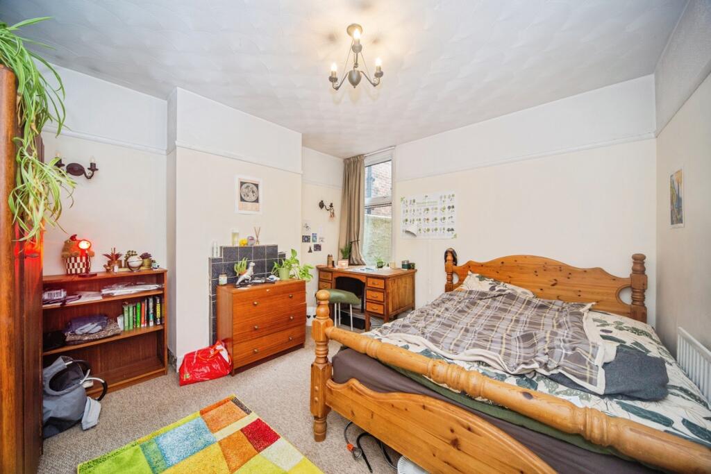 House in Southampton, Bevois Mount, Portswood - More