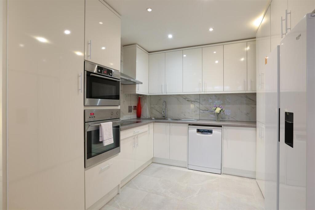 Apartment in London - View 2