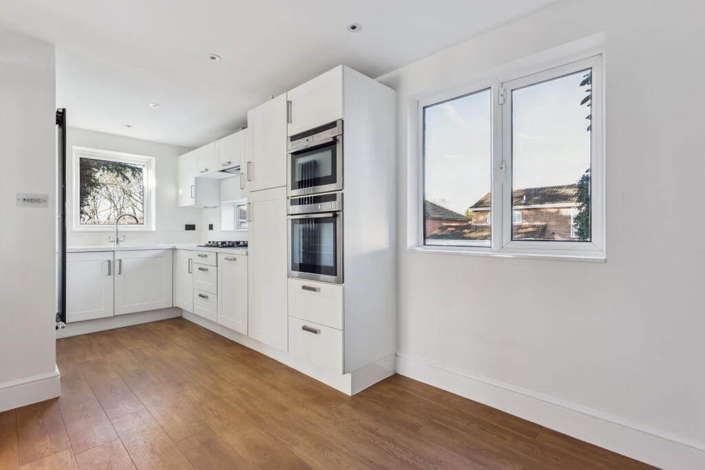 Drumaline Ridge, Worcester Park, KT4 7JT photo 3