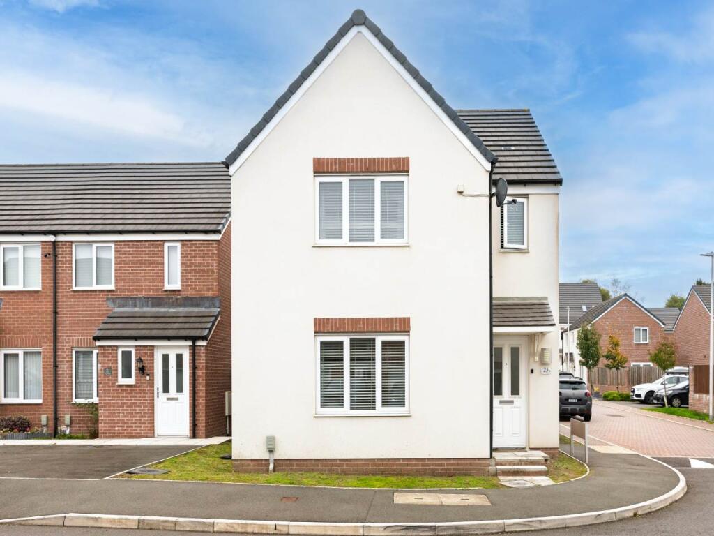 3-bed detached on Cae'r Delyn, Oakdale, Blackwood, £276,000