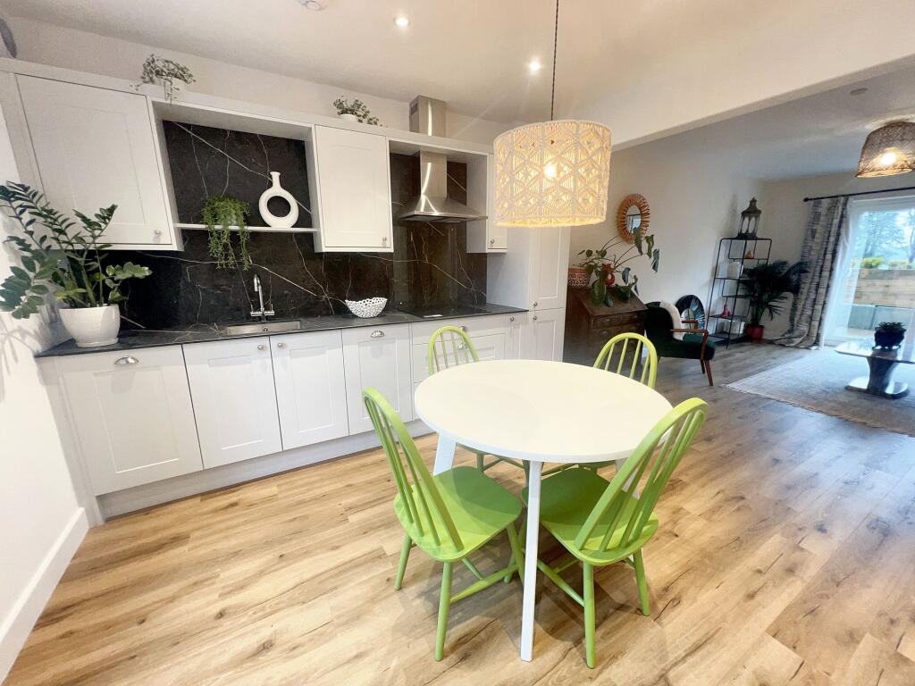Moorfield Court, Narberth, SA67 photo 3