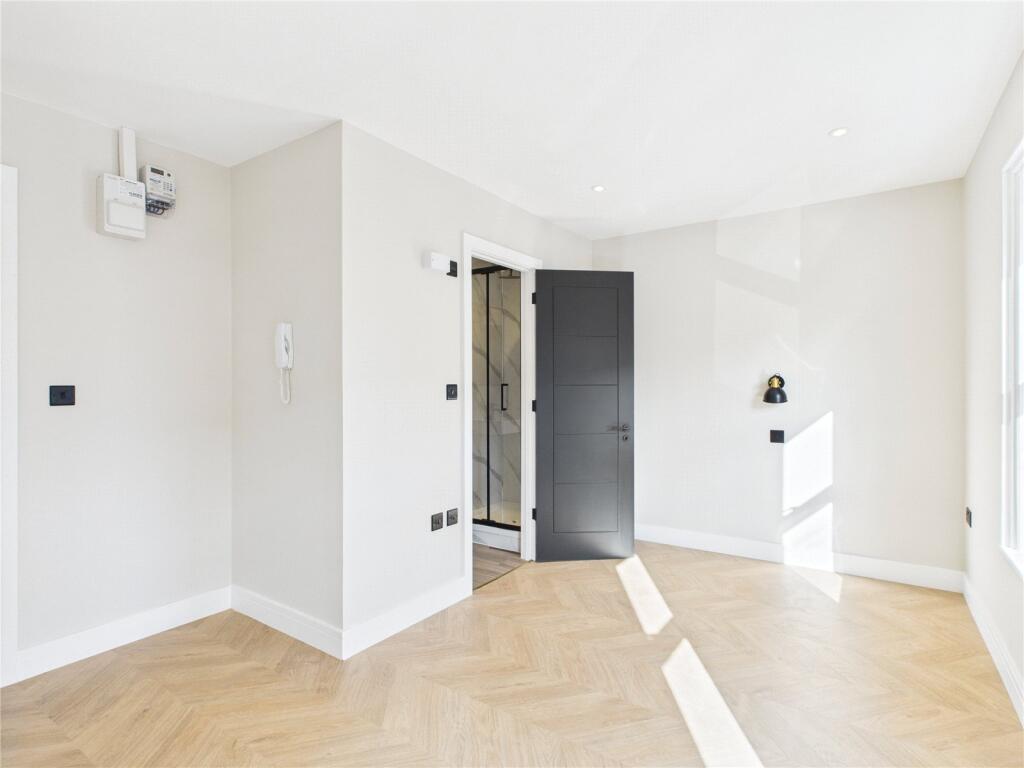 House in Crawley, West Green - View 5