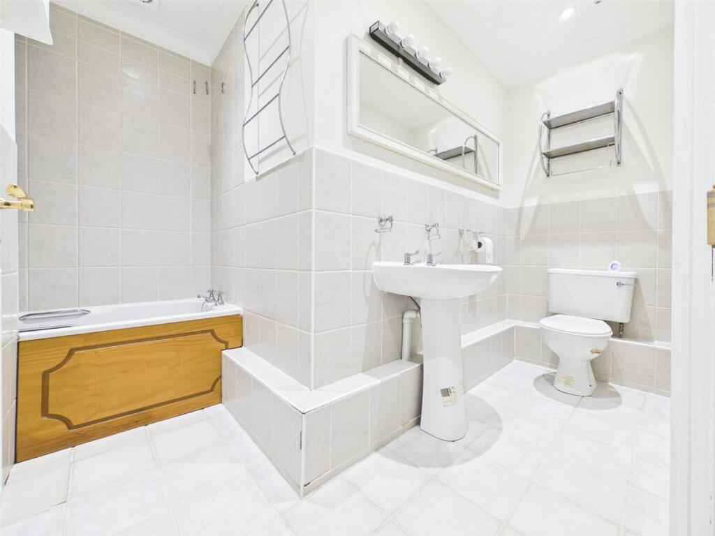 Apartment in Bristol - View 5