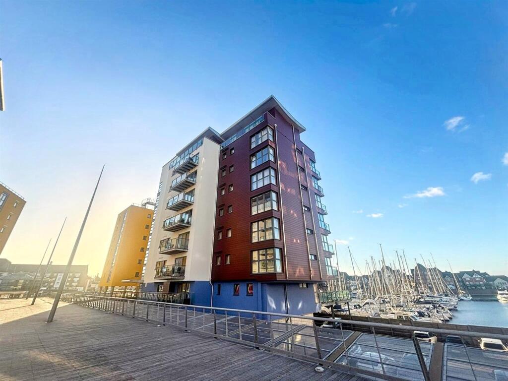 2-bed flat on Midway Quay, Eastbourne, £185,000
