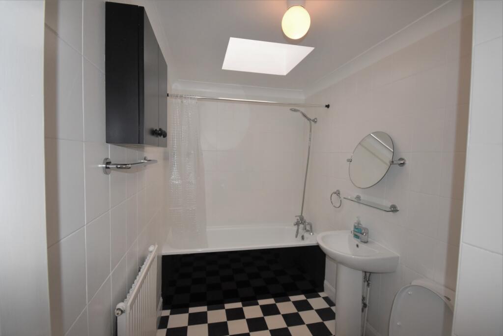 Apartment in Dartford - View 3