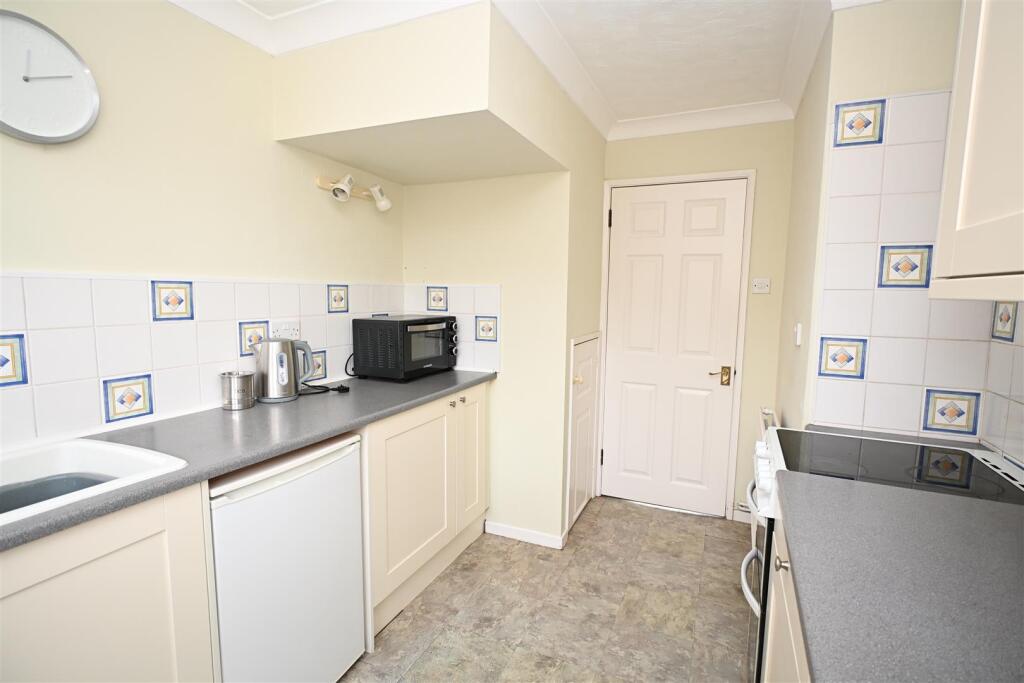 House in Basingstoke and Deane, Basingstoke - View 3