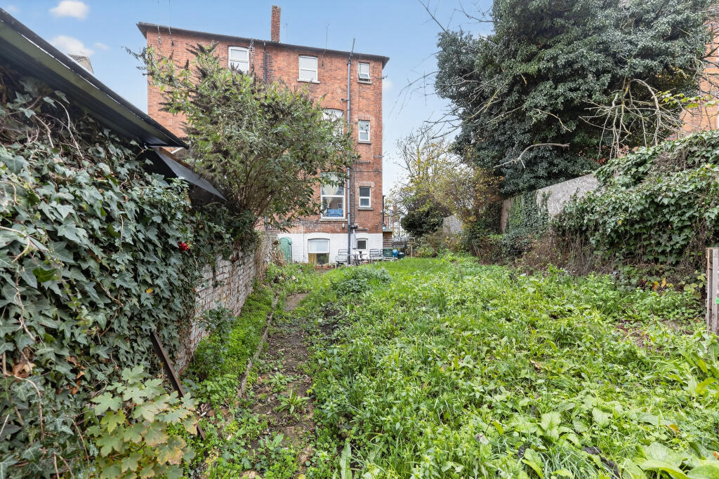 46, Trier Way, Gloucester, GL1 photo 3