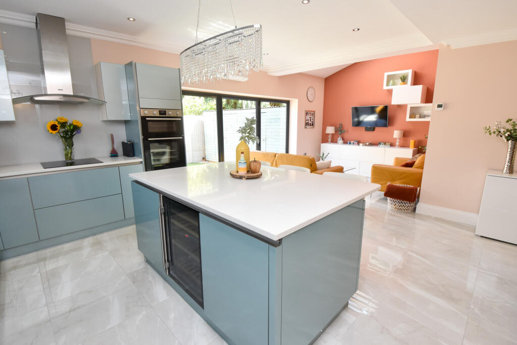 Warwick Drive, Urmston, M41 photo 2