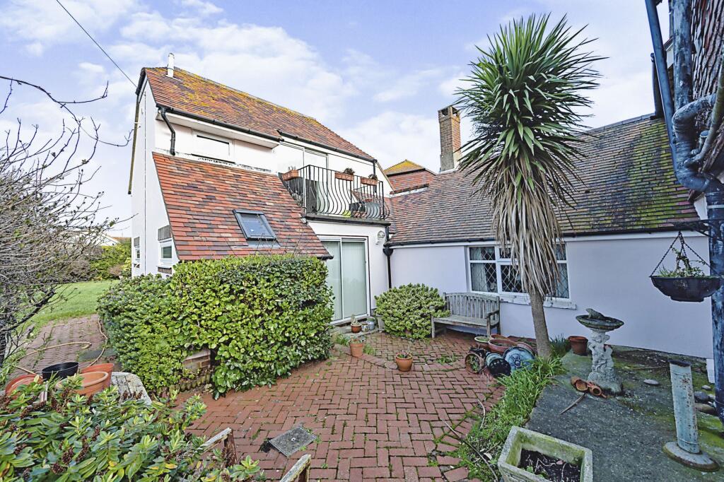 House in Havant, Hampshire - View 6