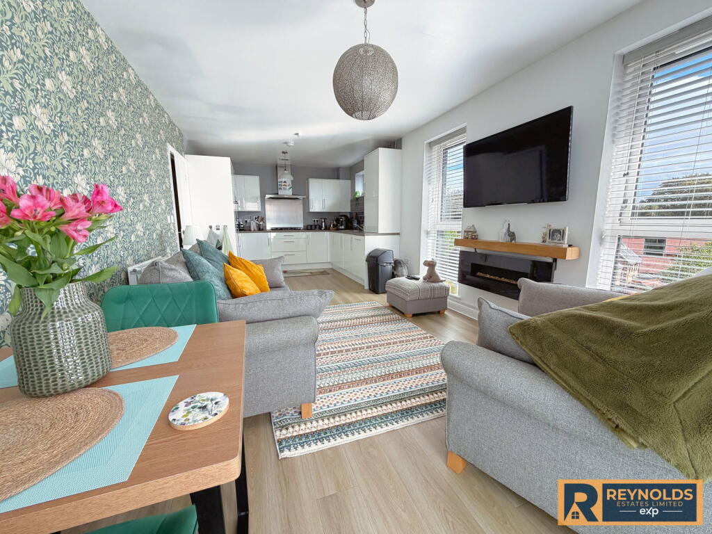 Main image of property: Top Floor Apartment In Charlotte Way, Leybourne Chase, West Malling, Kent, ME19 5FA