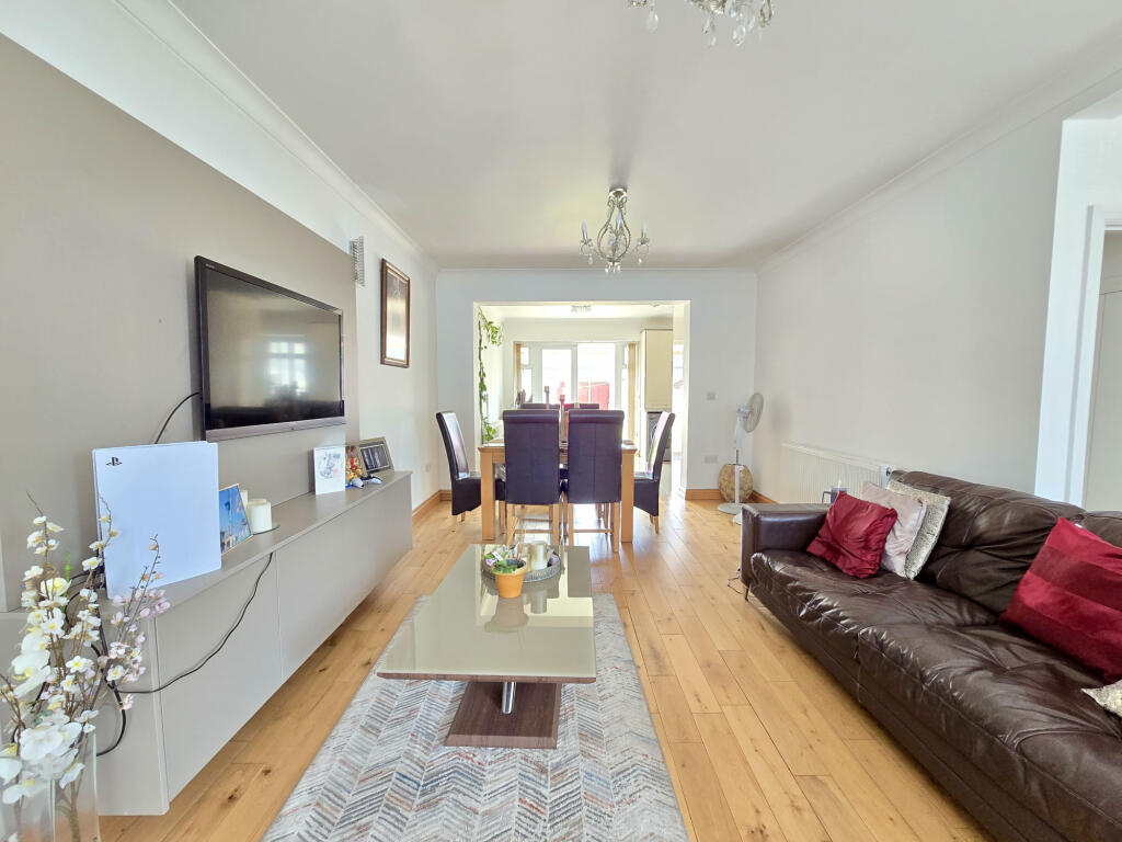 Berkeley Waye,  Hounslow, TW5 photo 4