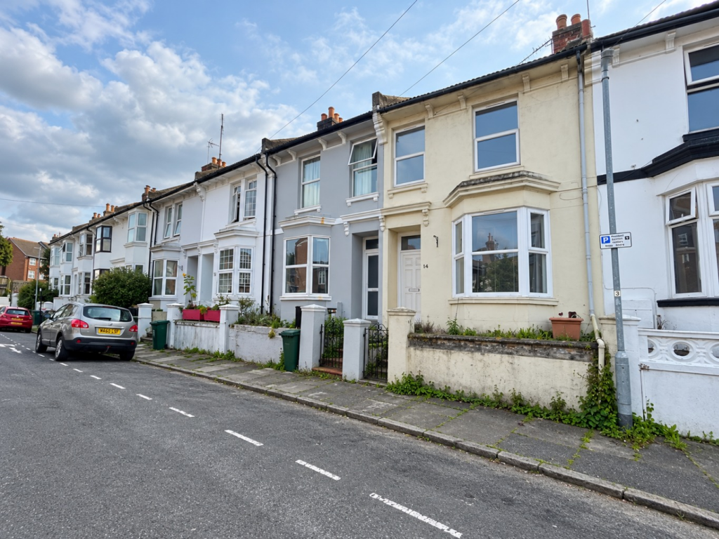 5 bedroom semi-detached house for rent