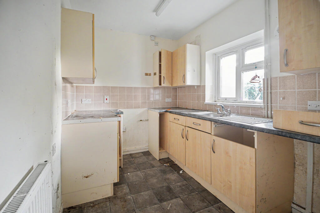 2 Gibbins Lane, Warfield, Bracknell, Berks, RG42 6AP - View 5